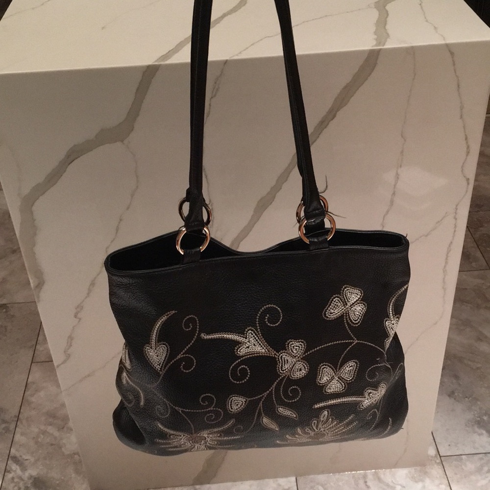 BERGE MADE IN ITALY Black pebbled real leather embroidered detail BAG EUC